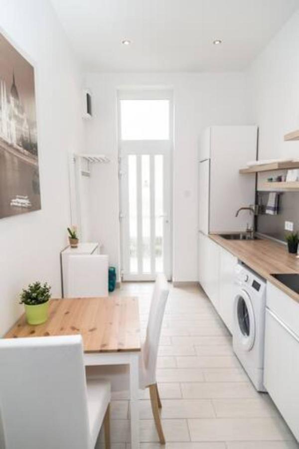 Hi-Bp Sunny Home Apartments In The Heart Of Budapest Exterior photo
